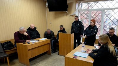 У Полтаві взяли під варту працівника поліції, за участі якого в ДТП загинули 17-річні сестри У Полтаві взяли під варту працівника поліції, за участі якого в ДТП загинули 17-річні сестри