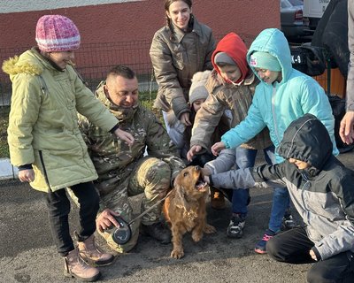 Вихованці релокованого з Марганця дитбудинку сімейного типу відвідали Кінологічний центр в Ужгороді