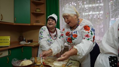 "З маком та ще й з медовою підливкою". У Сумах готували вареники "З маком та ще й з медовою підливкою". У Сумах готували вареники