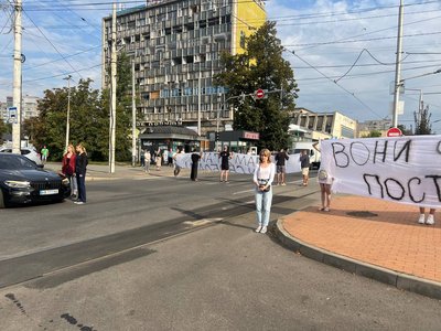 У Вінниці пройшла мирна акція у День пам'яті загиблих захисників України. У Вінниці пройшла мирна акція у День пам'яті загиблих захисників України.