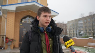 "Передаєш шматочок надії і тепла": в Сумах роздають Вифлеємський вогонь "Передаєш шматочок надії і тепла": в Сумах роздають Вифлеємський вогонь
