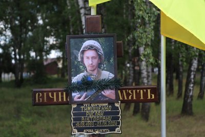 В Охтирці на Сумщині попрощалися із захисником Русланом Тимошенком В Охтирці на Сумщині попрощалися із захисником Русланом Тимошенком