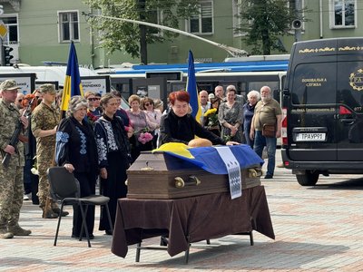 З військовослужбовцями Володимиром Якимівим та Сергієм Перуном попрощалися у Рівному З військовослужбовцями Володимиром Якимівим та Сергієм Перуном попрощалися у Рівному