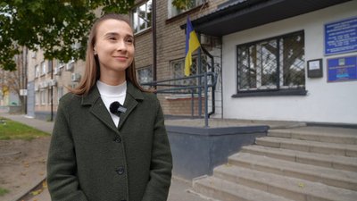 "У квартирі неможливо жити»: у житлі колишнього військовослужбовця через дощі руйнується стеля "У квартирі неможливо жити»: у житлі колишнього військовослужбовця через дощі руйнується стеля