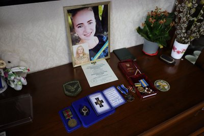 "Катя полетіла на волю": спогади про загиблу військовослужбовицю Катерину Ющенко "Катя полетіла на волю": спогади про загиблу військовослужбовицю Катерину Ющенко