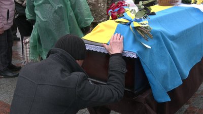 З військовим Сергієм Рачуком попрощались у Рівному З військовим Сергієм Рачуком попрощались у Рівному