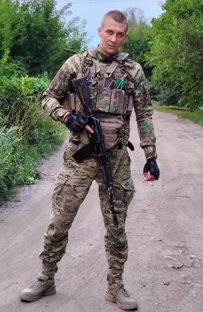 «Побратими несли пораненого 7 кілометрів»: історія 23-річного оператора БпЛА Миколи «Бармена» «Побратими несли пораненого 7 кілометрів»: історія 23-річного оператора БпЛА Миколи «Бармена»