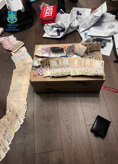 Приїхала в гості, а потрапила у секс-рабство: у Києві 20-річну дівчину примушували до інтиму за гроші Приїхала в гості, а потрапила у секс-рабство: у Києві 20-річну дівчину примушували до інтиму за гроші