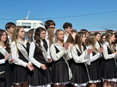 випускники, останній дзвоник випускники, останній дзвоник