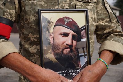 "Був найсвітлішою людиною в житті". У Сумах поховали військовослужбовця Юрія Данільченка "Був найсвітлішою людиною в житті". У Сумах поховали військовослужбовця Юрія Данільченка