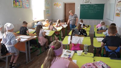 молодші школярі, діти, клас