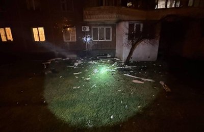 Дроновий удар по Одесі на світанку: є влучання в будинок, травмувався чоловік Дроновий удар по Одесі на світанку: є влучання в будинок, травмувався чоловік