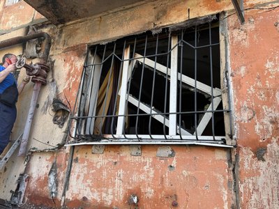 Пошкоджено будинки та авто, є травмовані: що відбувається на місці нічної атаки по Дніпру Пошкоджено будинки та авто, є травмовані: що відбувається на місці нічної атаки по Дніпру