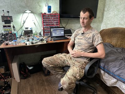 FPV-дрони начальник майстерні зі створення бойових дронів 54 ОМБр на псевдо "Моссад" БпЛА майстерня 54 окрема механізована бригада Донецька область FPV-дрони начальник майстерні зі створення бойових дронів 54 ОМБр на псевдо "Моссад" БпЛА майстерня 54 окрема механізована бригада Донецька область