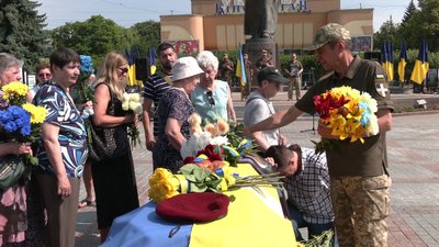 Із 41-річним солдатом Сергієм Дроновим попрощалися у Рівному Із 41-річним солдатом Сергієм Дроновим попрощалися у Рівному