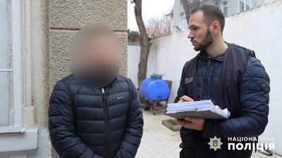 Змушували жебракувати: в Одесі затримали чоловіків, які заробляли на безхатьках