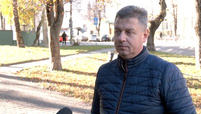 Як комунальники утилізують опале листя у Луцьку Як комунальники утилізують опале листя у Луцьку