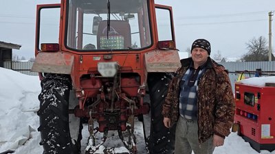 "Єдиний, хто тут чистить дороги — місцевий фермер": як живе село на Чернігівщині за 17 км від Росії "Єдиний, хто тут чистить дороги — місцевий фермер": як живе село на Чернігівщині за 17 км від Росії