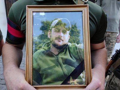 Меморіальна дошка на честь полтавця Максима Коростеля: де вшанували воїна