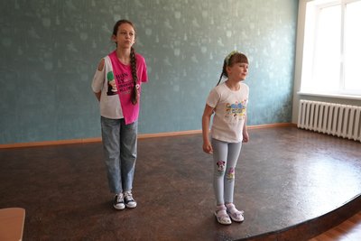 Сумські школярки перемогли у конкурсі читців Сумські школярки перемогли у конкурсі читців