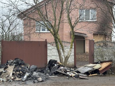 Собака Глаша повернулася у пошкоджений “шахедом” Собака Глаша повернулася у пошкоджений “шахедом”