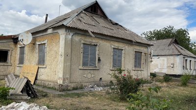 Удар армія РФ авіабомба "ФАБ-500" наслідки руйнування пошкоджений російським обстрілом будинок Селидове Донецька область Удар армія РФ авіабомба "ФАБ-500" наслідки руйнування пошкоджений російським обстрілом будинок Селидове Донецька область