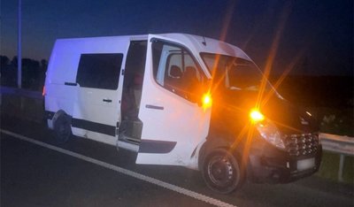 Поліцейські Хмельниччини затримали 24-річного водія мікроавтобуса Поліцейські Хмельниччини затримали 24-річного водія мікроавтобуса