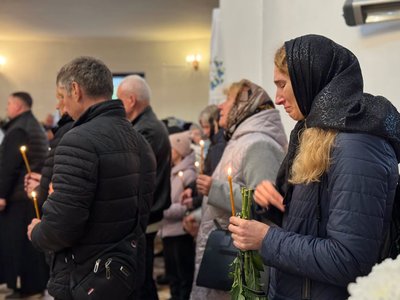 З військовим Геннадієм Гуком, який отримав «Золотий хрест», попрощалися у Рівному З військовим Геннадієм Гуком, який отримав «Золотий хрест», попрощалися у Рівному