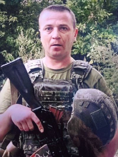 "Батько ховає третього сина": на Черкащині попрощалися із загиблим на Харківщині воїном "Батько ховає третього сина": на Черкащині попрощалися із загиблим на Харківщині воїном