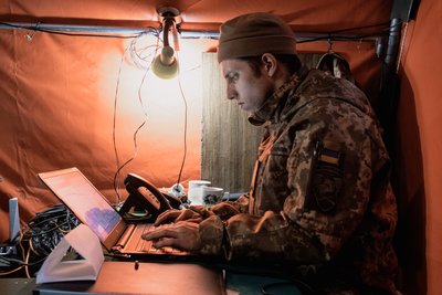 Те, що заважає робити мистецтво, стане ним: яким є мистецтво під час війни (одна з можливих версій) Те, що заважає робити мистецтво, стане ним: яким є мистецтво під час війни (одна з можливих версій)