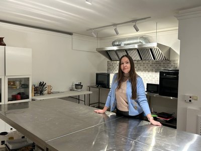 "Готувати разом — це об’єднує" — дружина військового відкрила кулінарну студію у Житомирі "Готувати разом — це об’єднує" — дружина військового відкрила кулінарну студію у Житомирі