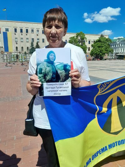 "Поверніть наших героїв додому": у Кропивницькому відбулась акція на підтримку полонених і зниклих безвісти "Поверніть наших героїв додому": у Кропивницькому відбулась акція на підтримку полонених і зниклих безвісти
