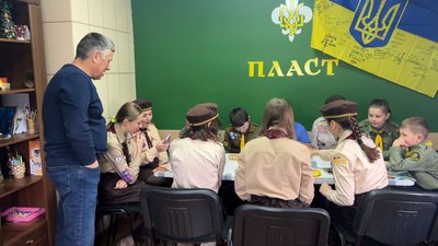 У селі на Рівненщині діти власноруч готують та малюють, щоб підтримати ЗСУ та поїхати на балет У селі на Рівненщині діти власноруч готують та малюють, щоб підтримати ЗСУ та поїхати на балет