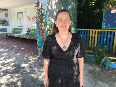 "Тату, я хочу розмалювати цю зупинку" — уродженка Житомирщини Оксана Гелевей "Тату, я хочу розмалювати цю зупинку" — уродженка Житомирщини Оксана Гелевей