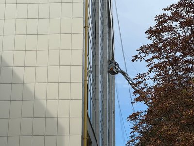 РФ атакувала середмістя Дніпра, зайнялася пожежа РФ атакувала середмістя Дніпра, зайнялася пожежа