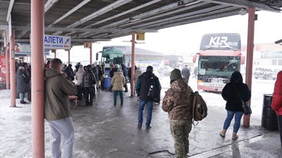 Ожеледь та снігопад: як курсують автобуси на Вінниччині Ожеледь та снігопад: як курсують автобуси на Вінниччині