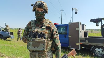 У Полтаві волонтери передали прожектори мобільній вогневій групі ППО, аби збивати БпЛА У Полтаві волонтери передали прожектори мобільній вогневій групі ППО, аби збивати БпЛА