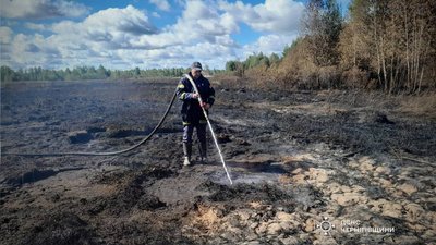 Загорілися 14 гектарів торфу у Чернігівському районі Загорілися 14 гектарів торфу у Чернігівському районі