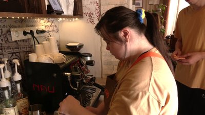Люди з інвалідністю вчилися готувати каву Люди з інвалідністю вчилися готувати каву