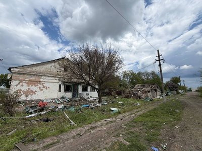 "Тут розбило все на світі". Як з Чаплиного, яке перебуває під ударами КАБів, триває евакуація місцевих жителів "Тут розбило все на світі". Як з Чаплиного, яке перебуває під ударами КАБів, триває евакуація місцевих жителів