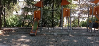 Дитячий майданчик у Чернівцях стоїть недобудованим: що каже підрядник