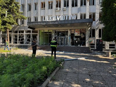 Російські військові КАБом вбили трьох людей у Сумах. Репортаж