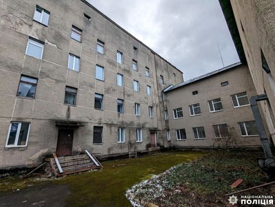 Після обстрілів в лікарні на Рівненщині встановили неякісні вікна на понад мільйон гривень Після обстрілів в лікарні на Рівненщині встановили неякісні вікна на понад мільйон гривень