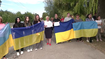"Почуваюся вільною людиною": як після чотирьох років полону зустрічали Олександра Курча у селі на Рівненщині "Почуваюся вільною людиною": як після чотирьох років полону зустрічали Олександра Курча у селі на Рівненщині