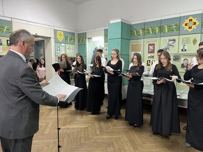 Хор "Воскресіння" на виставці музичних церковних партитур, Рівне, 8 листопада 2023 року Хор "Воскресіння" на виставці музичних церковних партитур, Рівне, 8 листопада 2023 року