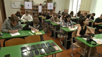 Порядок, безпека, контроль: як працює офіцер безпеки в одному з ліцеїв Луцька Порядок, безпека, контроль: як працює офіцер безпеки в одному з ліцеїв Луцька