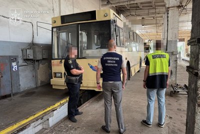У Кривому Розі викрили три схеми розкрадання бюджетних коштів на ремонті транспорту У Кривому Розі викрили три схеми розкрадання бюджетних коштів на ремонті транспорту