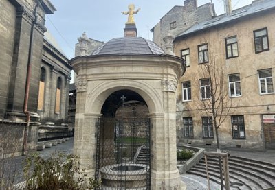 У Львові завершили реставрцію ротонди на криниці в Бернардинському дворику У Львові завершили реставрцію ротонди на криниці в Бернардинському дворику