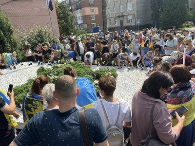 На Хмельниччині облаштували простір памʼяті й надії На Хмельниччині облаштували простір памʼяті й надії
