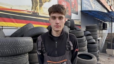 Працівник шиномонтажу Володимир Працівник шиномонтажу Володимир